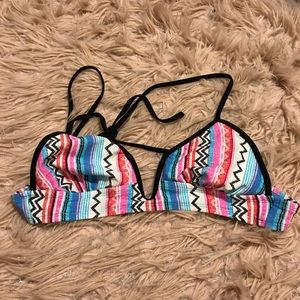 Colored Chevron Wired Bikini Top • 👙